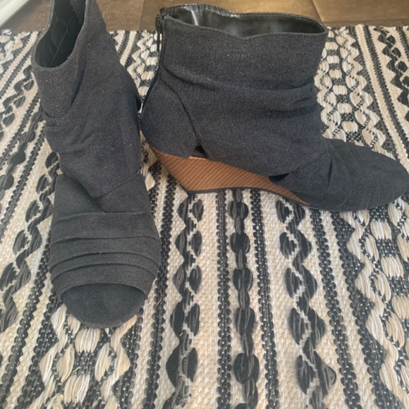 American Eagle Open Toe Wedges - Picture 2 of 5